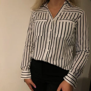 Svart och vit randig skjorta - Bra skick