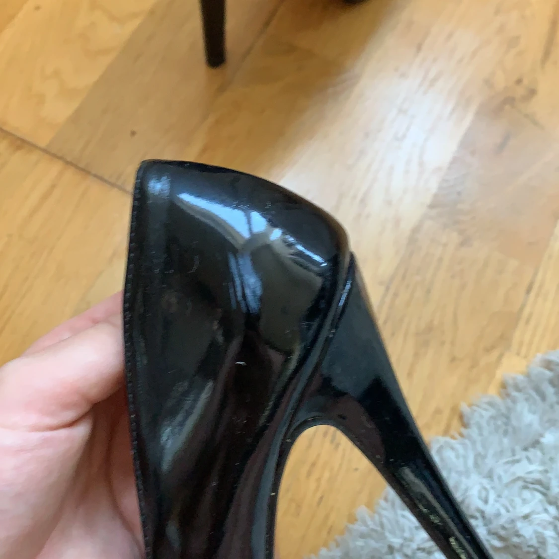 Höga svarta klackar  - 91