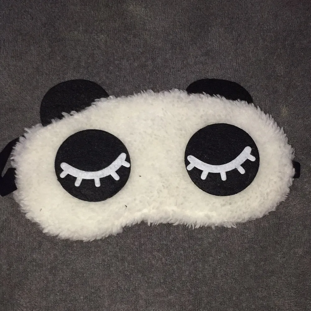 En panda sovmask från H&M. Accessoarer.