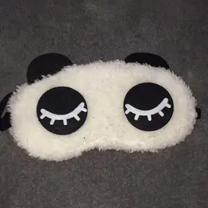 En panda sovmask från H&M