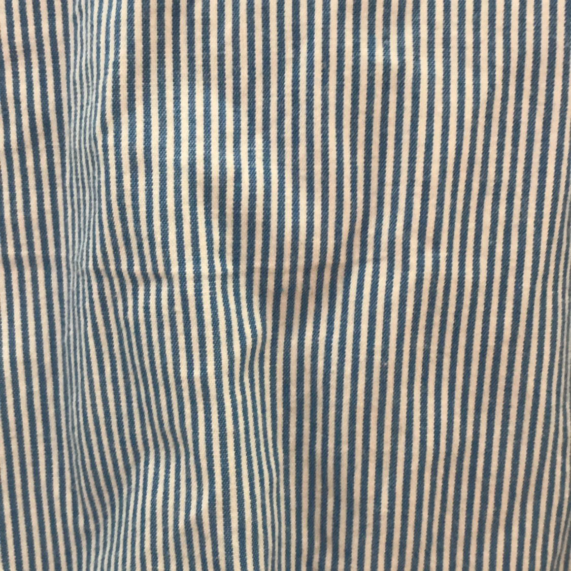 Blå och vit skjorta - 90