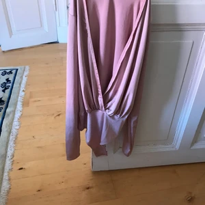 Body st S  - Body st s  men passar också /m , superfin sick ! Hämta i Majorna eller jag kan skicka mot porto. Följ mig alltid fina saker ich nöjda kunder ❤️