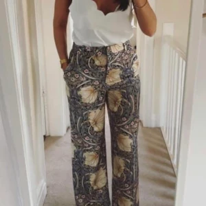 Moderna byxor från H&M - Nya med lapp, superfina