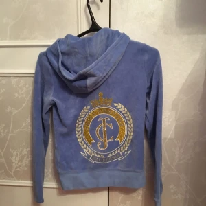  - Denna kofta i XS, är i väldigt bra skick och säljs pga den aldrig riktigt använts. Köptes för 500 och säljs för  280. Priset kan diskuteras. 