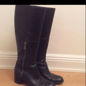  - Fina stövlar i äkta läder köpta i New York✨ nästan aldrig använda. Pris kan diskuteras vid snabb affär!💸