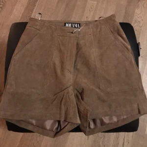  - Helt nya läder shorts från JOFAMA. Prislapp sitter kvar 