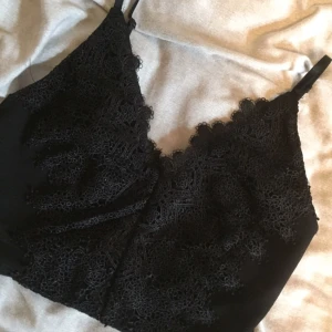  - Snygg croptop från bikbok! 50kr pp🌸