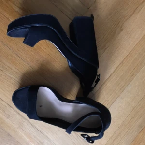  - Mocka imitation skor ifrån Zara. Använda en gång. Jag betalar frakt och har swish
