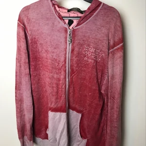  - Cool och udda hoodie från Ed Hardy! Hör av dig för fler bilder eller frågor :) 