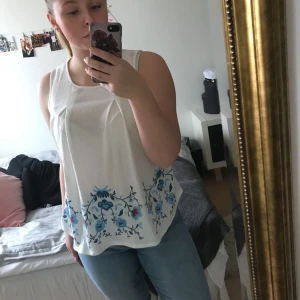  - Topp från Zaras barnavdelning, använd ett fåtal gånger! Frakt tillkommer! 