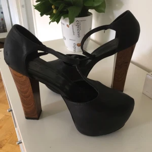  - Strl 38, klackhöjd ca 13 cm , frakt tillkommer 