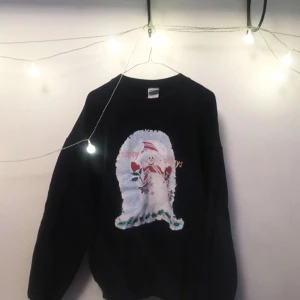  - FUL - JUL - TRÖJA ärrrrrr ju ett måste!!! Denna är i oversize och passar bra som en "klänning" med bara strumpbyxor till, så mysig !!  FRI FRAKT 🌻🌹