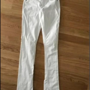Filippa K Jeans - Nästan nya Filippa K Jeans. Ser oanvända ut. Lite stretch. Djur och rökfritt hem.