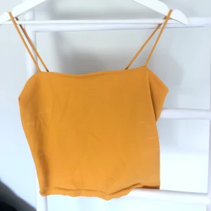 Linne - Gult gina linne i storlek L men den passar även M, 20kr+frakt. Skriv för mer bilder