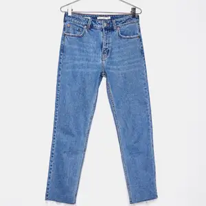 Berskha jeans som aldrig är använda, storlek 34 (passar 36). Midjemått ca 74cm, längd innersöm från gren 65 cm