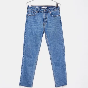 Raka jeans från berskha - Berskha jeans som aldrig är använda, storlek 34 (passar 36). Midjemått ca 74cm, längd innersöm från gren 65 cm