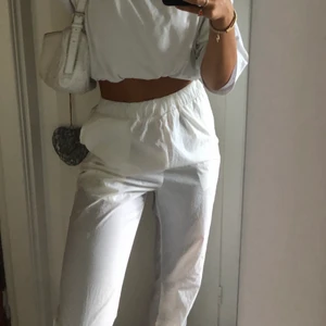 Tracksuit set - Tracksuit set med byxa och jacka från missguided, strl S. Kan stå för frakt vid snabb affär😊
