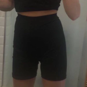 Bike shorts  - Superfina bike shorts från SHEIN. Säljer pga att jag beställde fel storlek. Köparen står för frakt