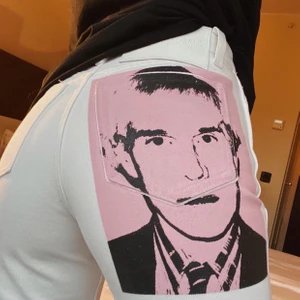 Calvin Klein byxor - Säljer mina jättesnygga Calvin Klein bootcut jeans då de sällan kommer till användning. Strl W: 24 L: 32 🌸 budgivning tills på lördag kl 12, minsta bud är 400 🌸