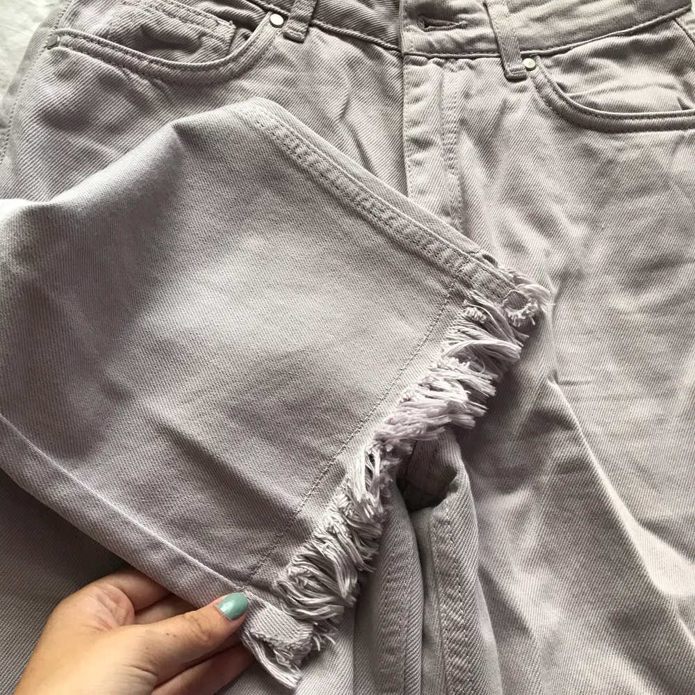 Världens finaste lila dad-jeans jeans från Nakd. Frakt tillkommer❤️ Använda 1 gång.. Jeans & Byxor.