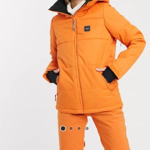 Skidjacka Billabong  - Skidjacka från Billabong! Endast använd i 4 dagar. Alltså i toppskick! 
