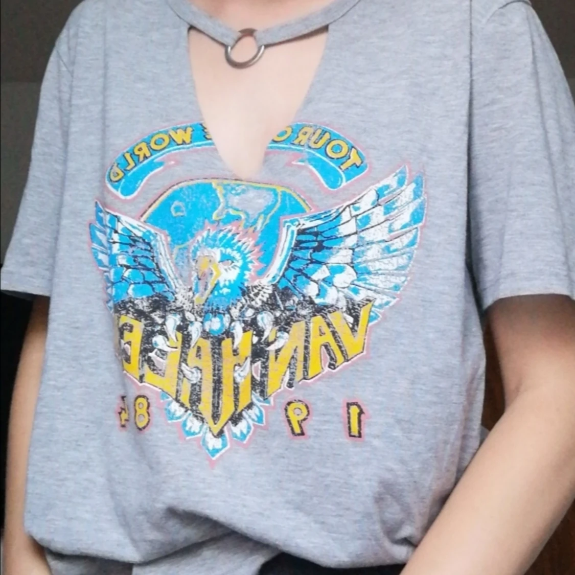 Cutout v-neck shirt - 90