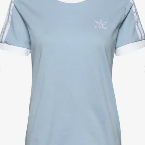 Adidas Originals T shirt - New. Size 34