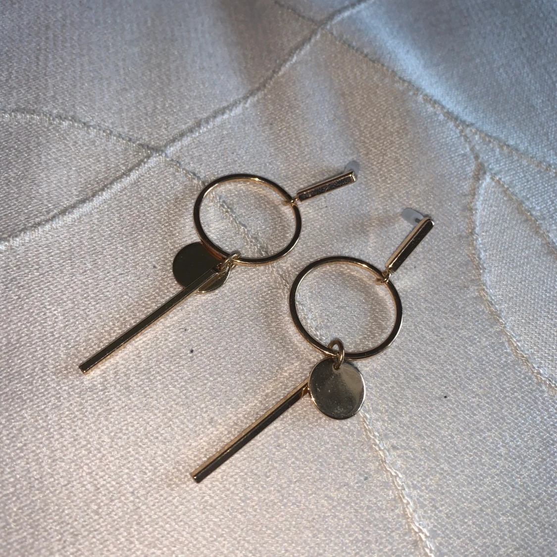 Guldiga örhängen🤍 - 91