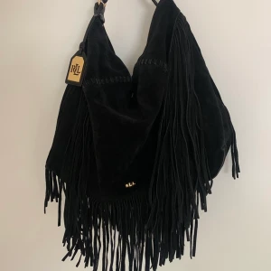 Ralph Lauren väska - Ralph Lauren väska köpt på nk 2015 för 3077kr. Säljes för 500kr.