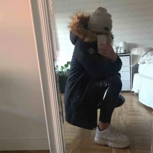  - Mörkblå parkas från veromoda
