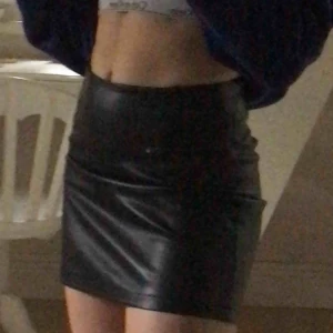  - Matt skinn kjol använd 2-3 gånger💕 Gott som ny!