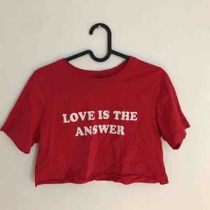  - Croptop från Gina som är supersöt på sommaren!  Frakt tillkommer, kan också mötas upp i Trollhättan :)