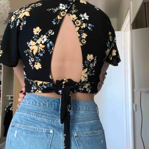  - Superfin topp perfekt till sommaren! Öppen i ryggen! Använd max 2 gånger 🌸