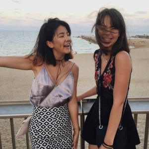  - Jättefin byxdress som tyvärr inte kommer till användning. Använd 2 gånger, köpt i USA men minns tyvärr inte från vilken butik. Jättefin och jätteskön!!! 