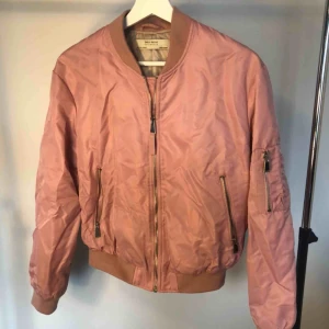  - Snygg rosa bomberjacka från zara 🌸
