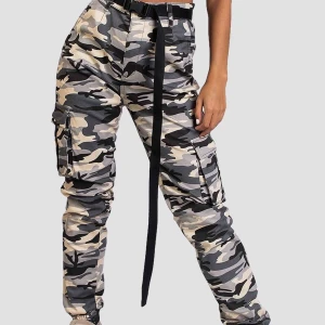  - Jättesnygga camouflage byxor från Madlady i storlek 36. I bra skick. Säljer pga av att jag nästan har ett par likadana. Kan mötas upp eller frakt, köparen står för frakt.