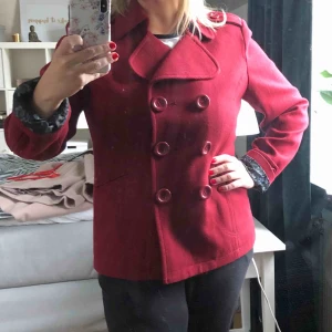  - Geena höstkappa. Fint skick. Stl 40. Frakt tillkommer.