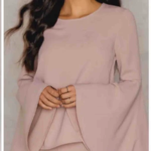  - 🌿Måste nu, pga platsbrist, sälja en stor del jättefina kläder, väskor och skor. Bra pris och mycket är i nyskick*  🌿Skickas billigt över hela Sverige (ca 18-36kr frakt) eller lämnas över i centrala Göteborg      