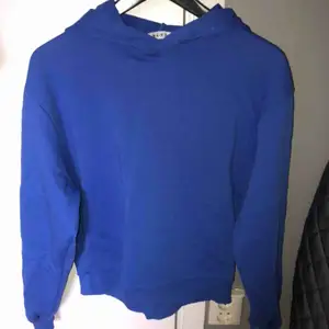 Sjukt snygg blå hoodie från NAKD, nästan i nyskick💗💗