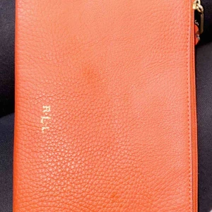  - Fin kuvertväska från Ralph Lauren.