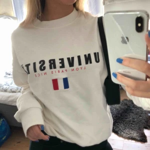  - Snygg tröja som passar till allt från Gina tricot som jag tyvärr inte använder längre.. skulle säga att den sitter som en S! Köpare står för frakt!😁