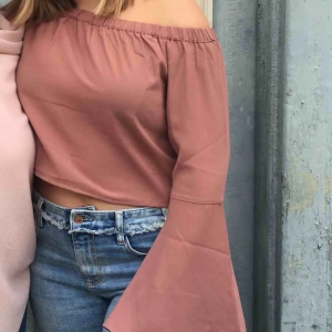  - Off shoulder topp från NAKD i storlek S. Använd fåtal gånger. Exklusive frakt
