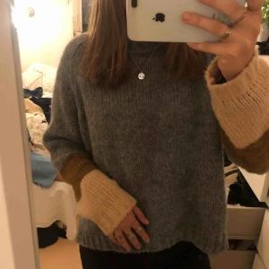  - Säljer en gosig stickad tröja som är använd ett fåtal gånger. Kan mötas upp i Göteborg 