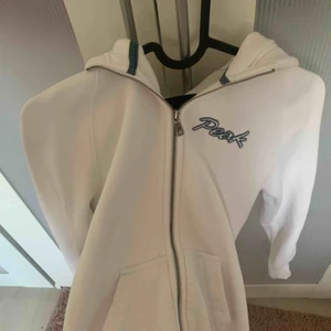  - Gammal peak performance tröja. 