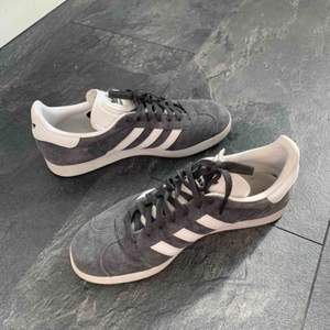 Adidas Gazelle sneakers, fint skick 
