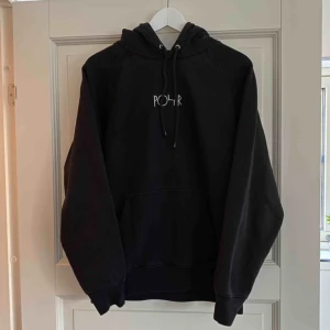  - Polar Skate Co Default hoodie, använd några gånger men är i bra skick!  Ny pris 899kr  Kontakta för fler frågor? :)