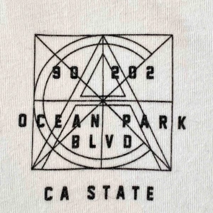  - Unisex oversized vit tshirt med motiv! Står M men passar XS-L, blir bara mer av en shirtdress för XS/S. Från Valient, köpt på Carlings! 