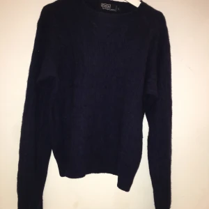 Polo by Ralph lauren  - Storlek : L            helt okej skick. Använd några gånger 