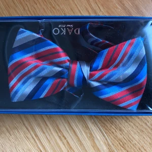 Fluga - Oanvänd fluga, nypris 400kr. 