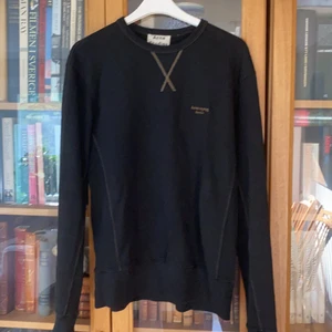 Acne Studios Sweatshirt - Plagget har använts en del men är  i bra skick.